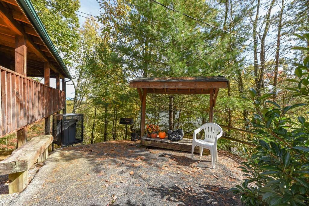 View! Cozy, Private, Fireplace, Hot Tub Log Cabin, Honeymoon! Сев'єрвілл Екстер'єр фото