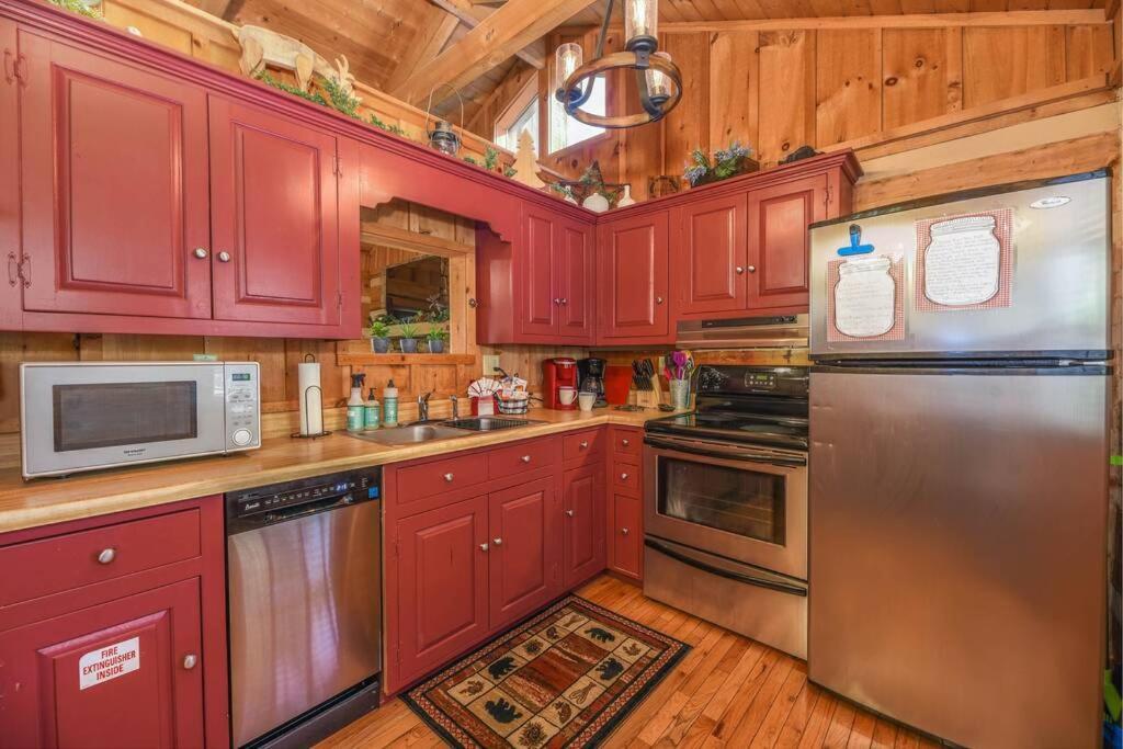 View! Cozy, Private, Fireplace, Hot Tub Log Cabin, Honeymoon! Сев'єрвілл Екстер'єр фото
