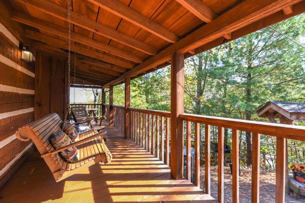 View! Cozy, Private, Fireplace, Hot Tub Log Cabin, Honeymoon! Сев'єрвілл Екстер'єр фото