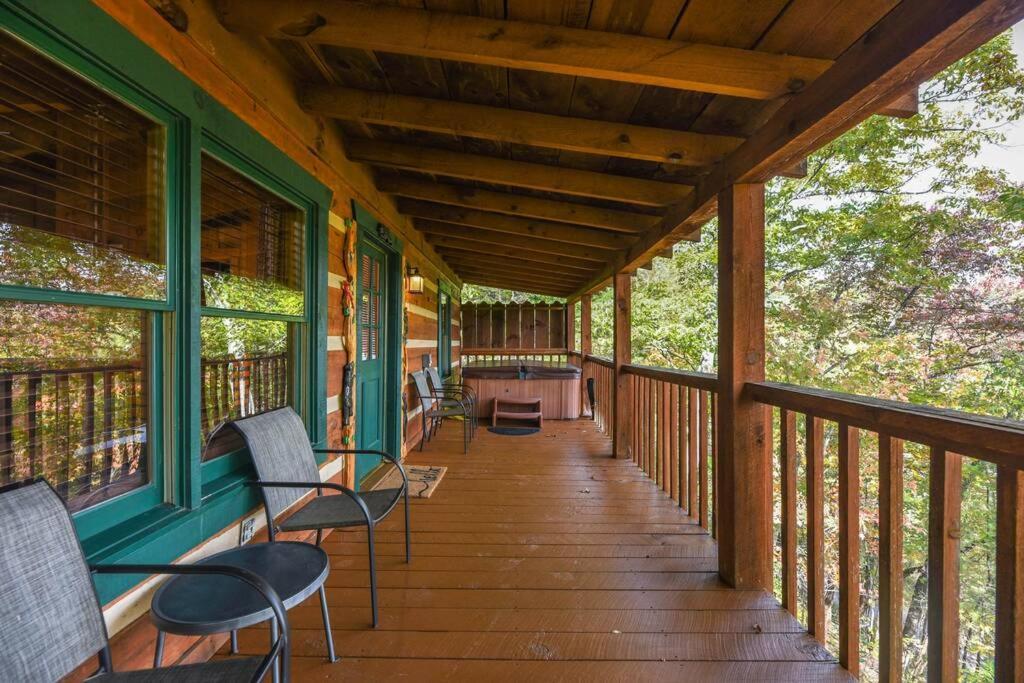 View! Cozy, Private, Fireplace, Hot Tub Log Cabin, Honeymoon! Сев'єрвілл Екстер'єр фото