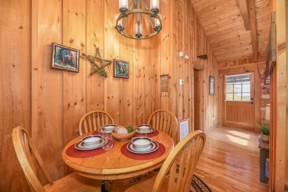 View! Cozy, Private, Fireplace, Hot Tub Log Cabin, Honeymoon! Сев'єрвілл Екстер'єр фото