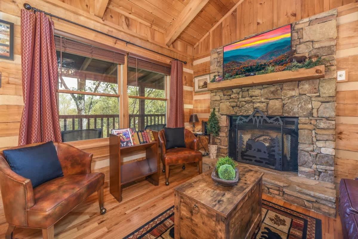View! Cozy, Private, Fireplace, Hot Tub Log Cabin, Honeymoon! Сев'єрвілл Екстер'єр фото