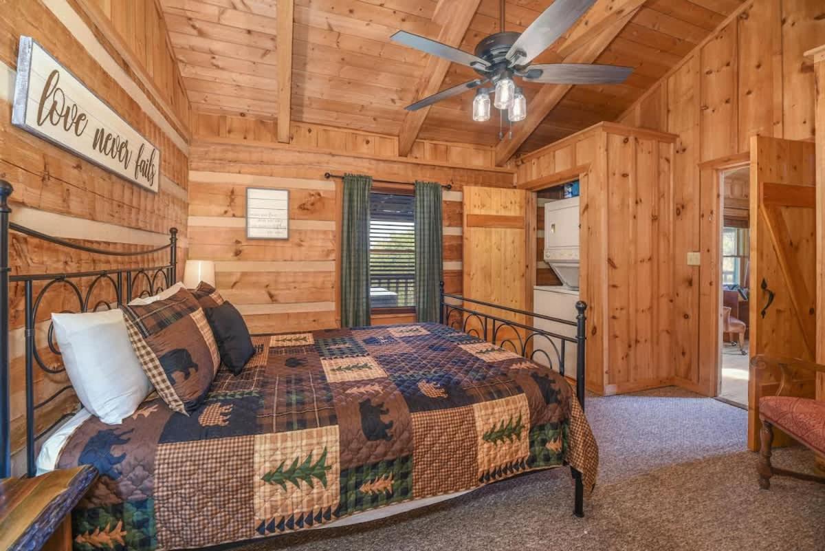 View! Cozy, Private, Fireplace, Hot Tub Log Cabin, Honeymoon! Сев'єрвілл Екстер'єр фото